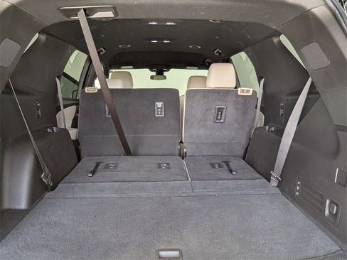 Used 2022 Chevrolet Traverse LS image 25