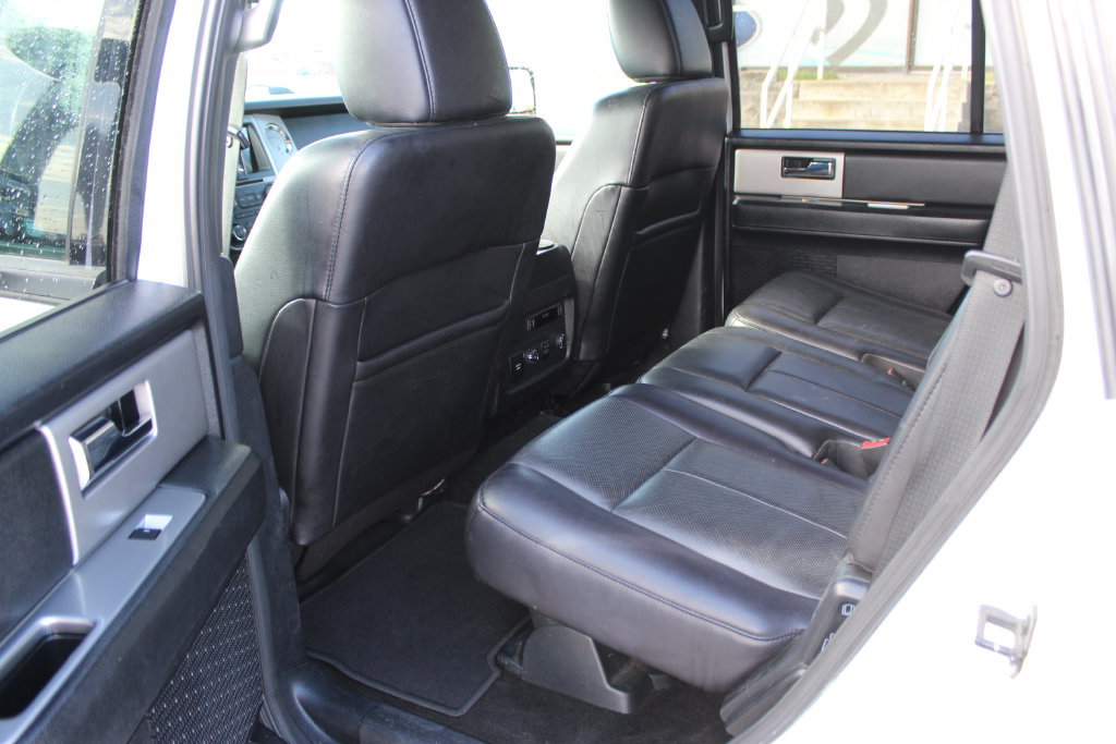 Used 2017 Ford Expedition XLT w/ Equipment Group 201A AWD/4WD image 18