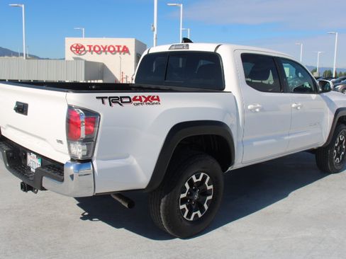 Certified 2023 Toyota Tacoma TRD Off-Road AWD/4WD image 3