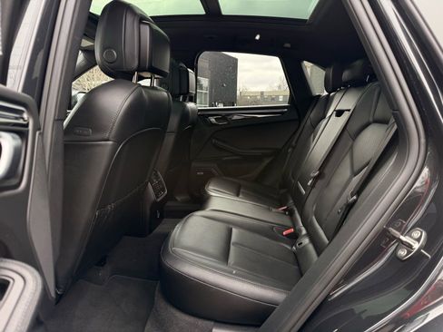 Used 2022 Porsche Macan AWD/4WD image 40