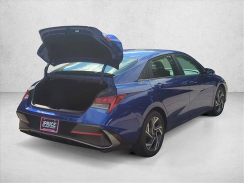 Used 2025 Hyundai Elantra SEL FWD image 8