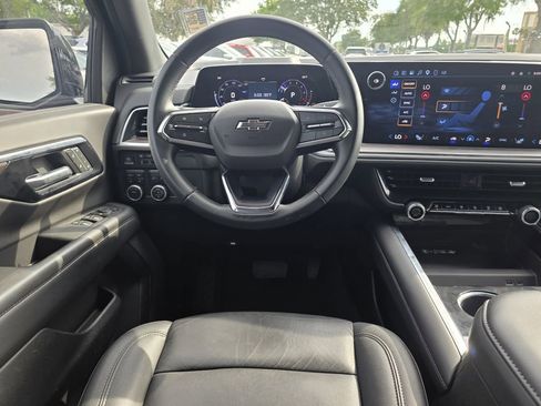 Used 2025 Chevrolet Suburban Z71 AWD/4WD image 13