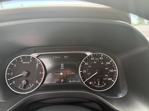 Used 2023 Nissan Rogue SV FWD image 31