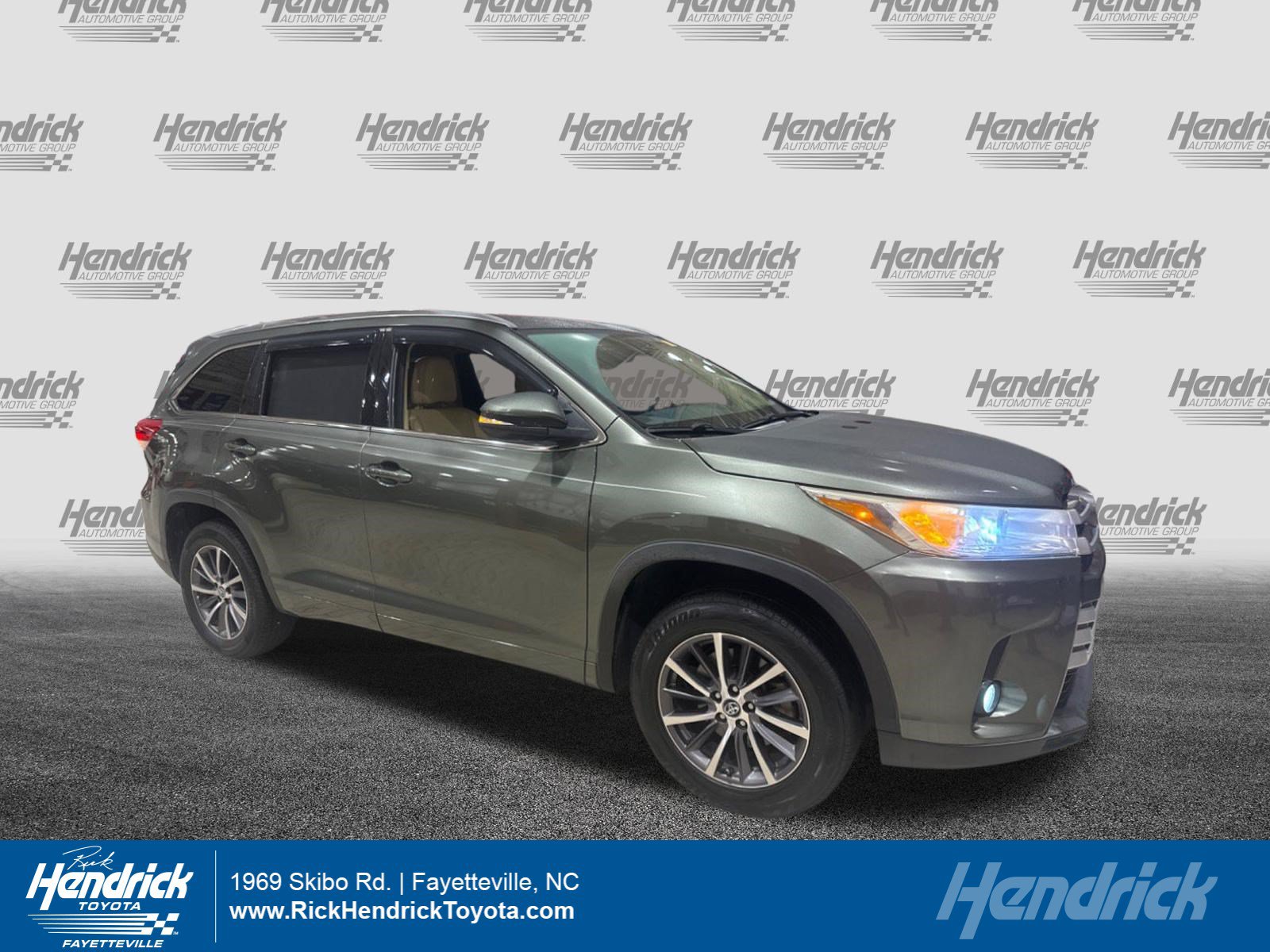 Used 2018 Toyota Highlander XLE FWD image 1