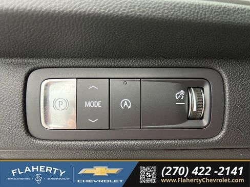 Used 2025 Chevrolet Traverse LT w/ Driver Confidence Package FWD image 23