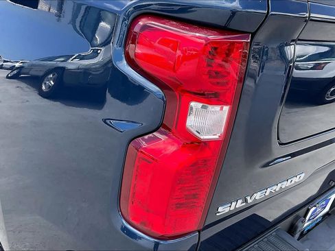 Used 2022 Chevrolet Silverado 1500 LT w/ Convenience Package II RWD image 32