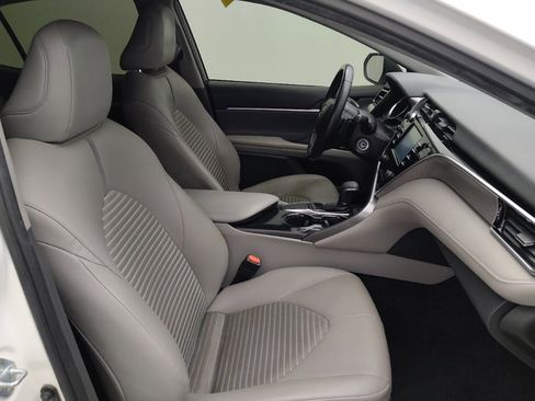 Used 2018 Toyota Camry SE FWD image 21