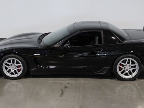 Used 2001 Chevrolet Corvette Z06 RWD image 11