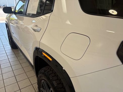 Used 2026 GMC Terrain AT4 AWD/4WD image 19