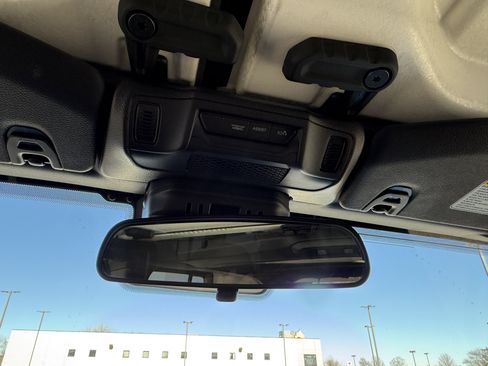 Used 2024 Jeep Wrangler Sport S image 21