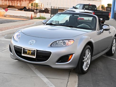 Used 2009 MAZDA MX-5 Miata Sport image 3