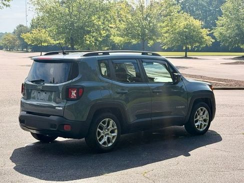 Used 2017 Jeep Renegade Latitude w/ Popular Equipment Group FWD image 8