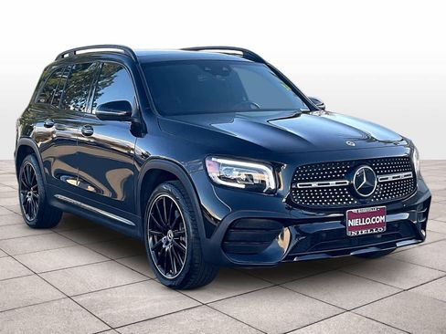 Used 2021 Mercedes-Benz GLB 250 4MATIC image 2