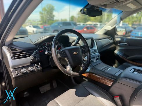 Used 2019 Chevrolet Suburban Premier AWD/4WD image 13