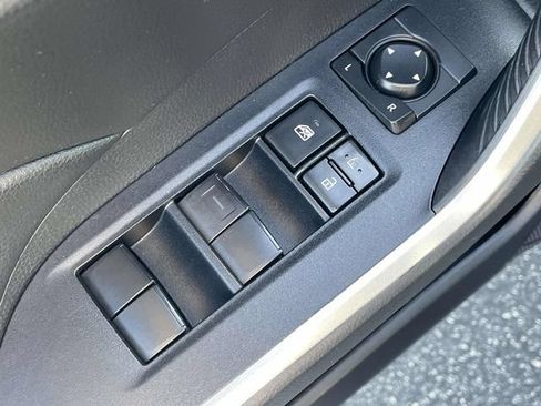 Used 2021 Toyota RAV4 LE AWD/4WD image 27