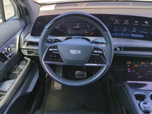 New 2026 Cadillac Vistiq Sport w/ LPO, Floor Liner Package AWD/4WD image 15