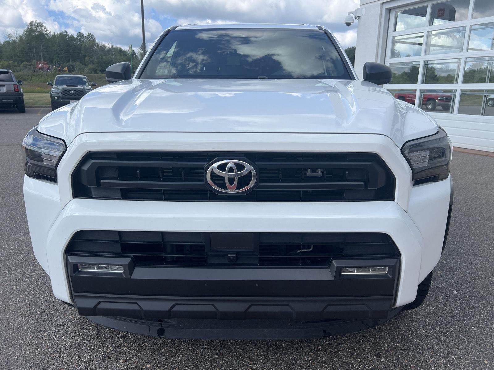 Used 2025 Toyota 4Runner SR5 AWD/4WD image 7