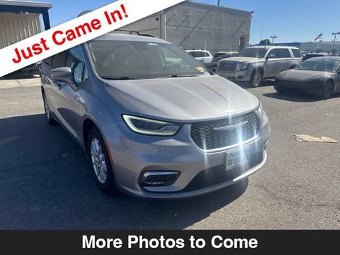 Used 2021 Chrysler Pacifica Touring-L FWD image 8