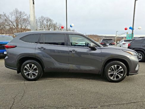 Used 2023 Toyota Highlander XLE image 26