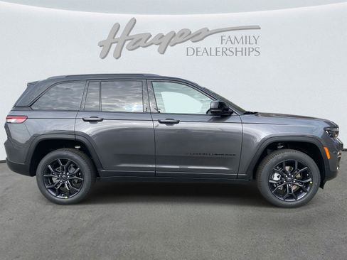 New 2025 Jeep Grand Cherokee Limited w/ Trailer Tow Package image 3