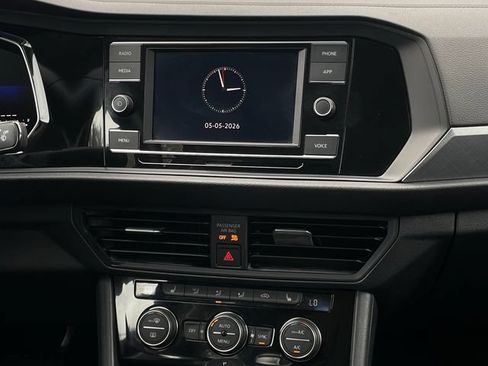 Used 2024 Volkswagen Jetta SE FWD image 18