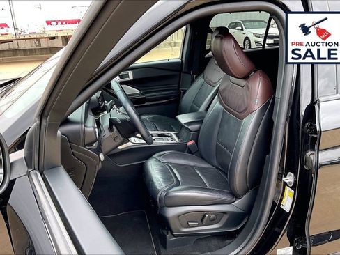 Used 2023 Ford Explorer Platinum w/ Technology Package AWD/4WD image 25