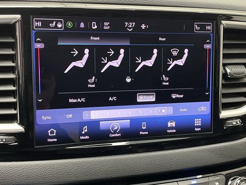 Used 2023 Chrysler Pacifica Touring-L image 19