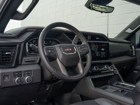 Used 2025 GMC Sierra 2500 AT4 w/ Technology Package AWD/4WD image 4