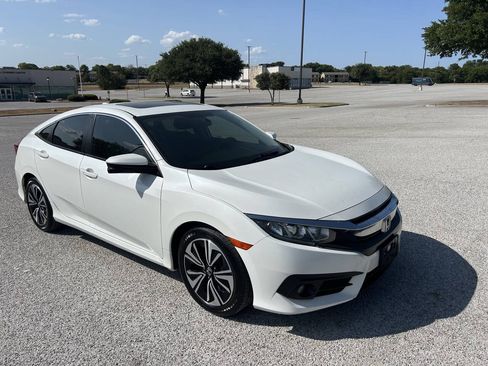 Used 2018 Honda Civic EX-T image 5