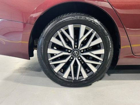 Used 2024 Nissan Altima 2.5 SV image 10