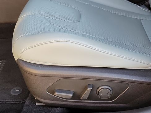 Used 2025 Hyundai Elantra Limited image 17