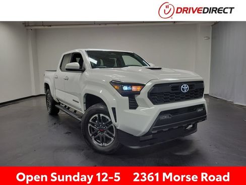 Used 2024 Toyota Tacoma TRD Sport AWD/4WD image 1