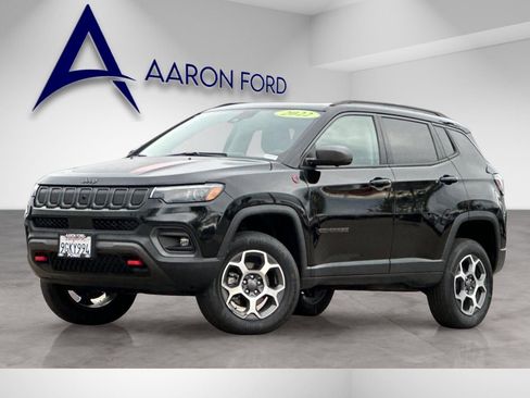 Used 2022 Jeep Compass Trailhawk w/ Trailhawk Elite Group image 2
