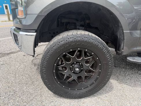 Used 2017 Ford F150 XLT AWD/4WD image 32