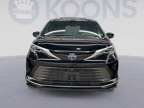 Used 2025 Toyota Sienna Platinum image 7