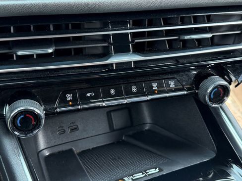 Used 2024 Chevrolet Traverse LT image 26