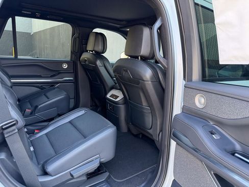 New 2026 Lincoln Navigator Reserve image 22