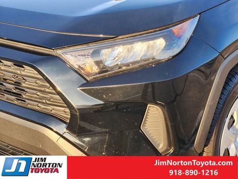 Used 2020 Toyota RAV4 LE image 10