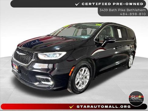 Used 2024 Chrysler Pacifica Touring-L FWD image 1