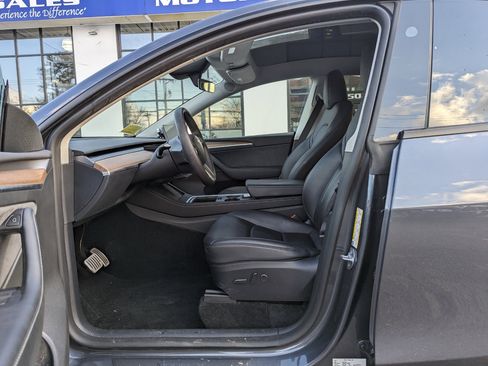 Used 2023 Tesla Model Y Performance image 3