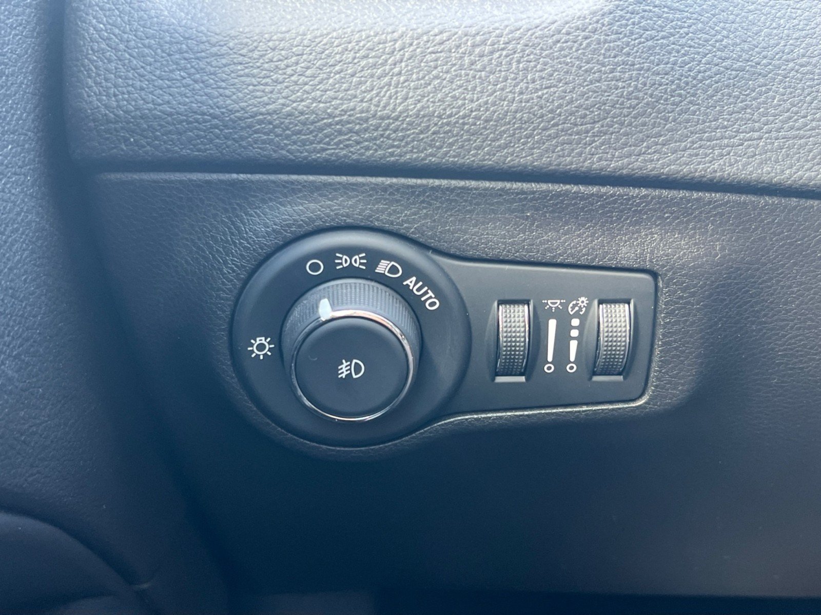 Used 2020 Jeep Compass Latitude AWD/4WD image 28