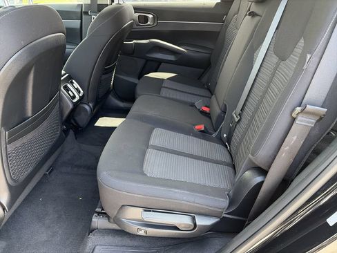 Used 2025 Kia Sorento LX FWD image 21