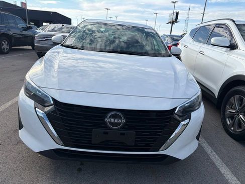 Used 2025 Nissan Sentra SV FWD image 2