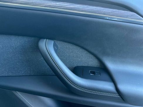 Used 2022 Tesla Model X image 22