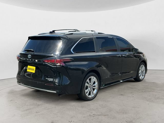 Used 2023 Toyota Sienna Platinum FWD image 5