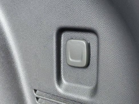 Certified 2024 Chevrolet Blazer LT w/ Convenience Package FWD image 31