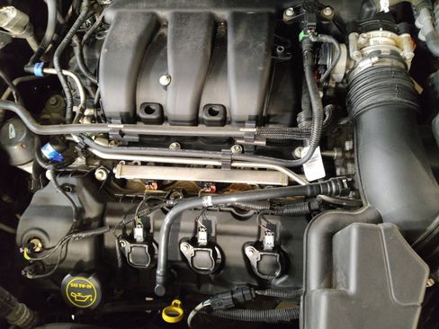 Used 2018 Ford Explorer XLT image 30