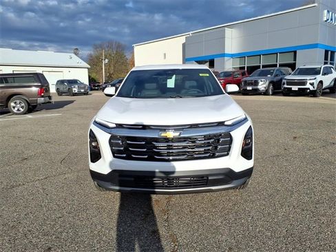 New 2026 Chevrolet Equinox LT w/ Convenience Package II image 9