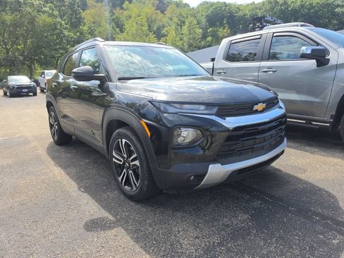 Used 2023 Chevrolet TrailBlazer LT FWD image 3