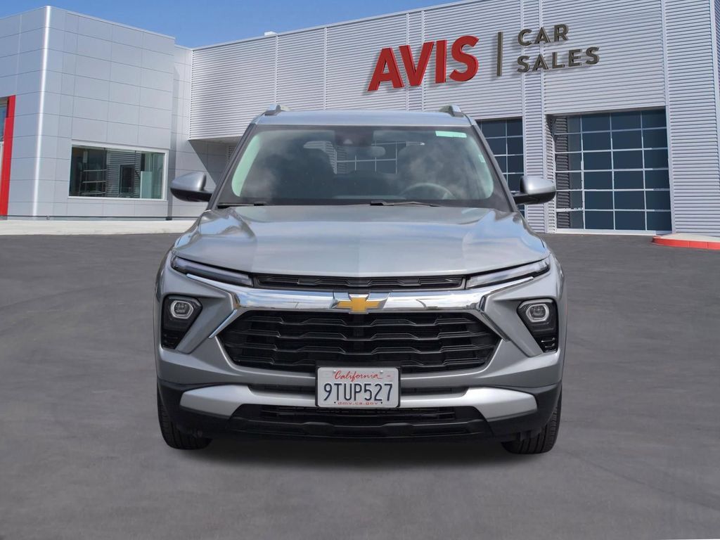 Used 2025 Chevrolet TrailBlazer LT AWD/4WD image 2